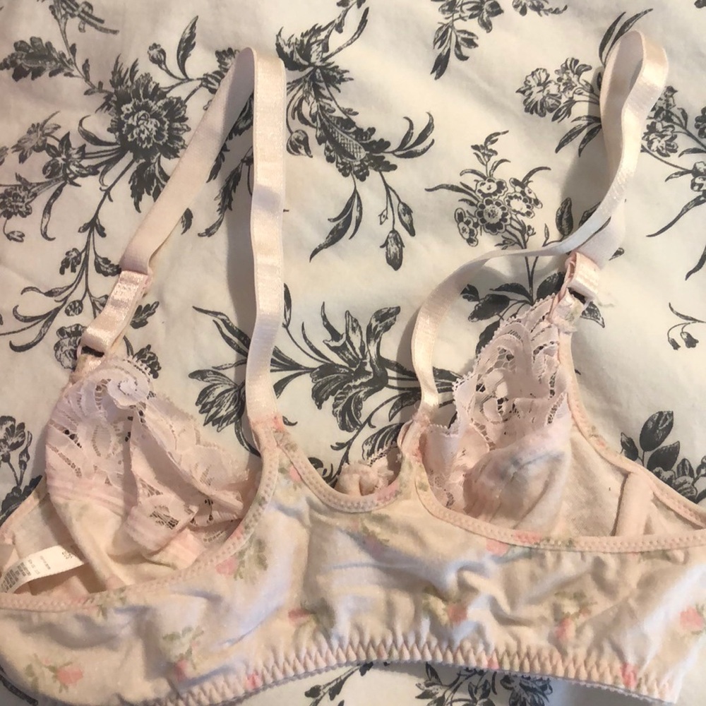 VS Racerback Bra - Picture 2 of 3